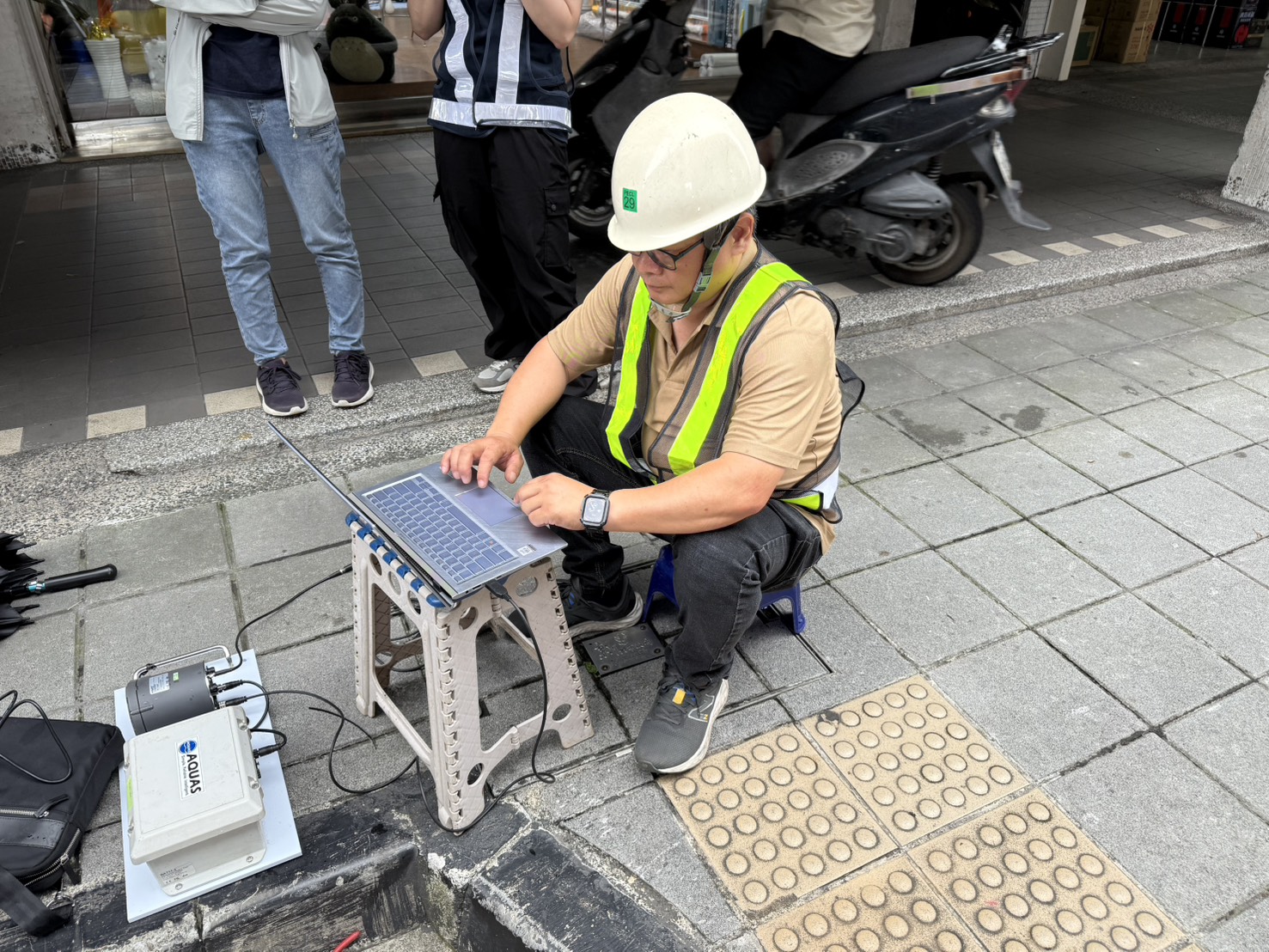  液位計安裝後進行設定,完整監測污水系統液位變化